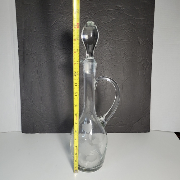 Gorgeous Floral Etched Glass Tall Vintage Decanter Made in Romania - Picture 9 of 12